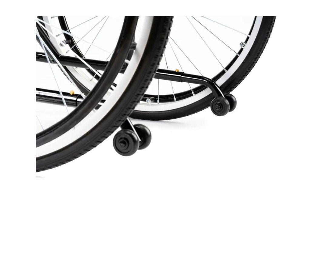 MultiMotion anti-kiep wielen (M1, M1plus, M9) gemonteerd op een rolstoel MultiMotion anti-kiep wielen (M1, M1plus, M9) gemonteerd op een rolstoel
